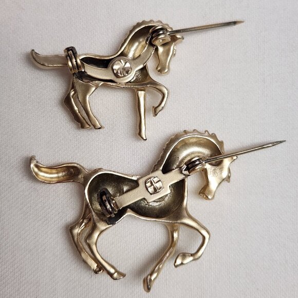 VINTAGE Momma Horse and Foal Pin Brooch Set - Galloping - Brushed Gold Tone - Picture 5 of 10